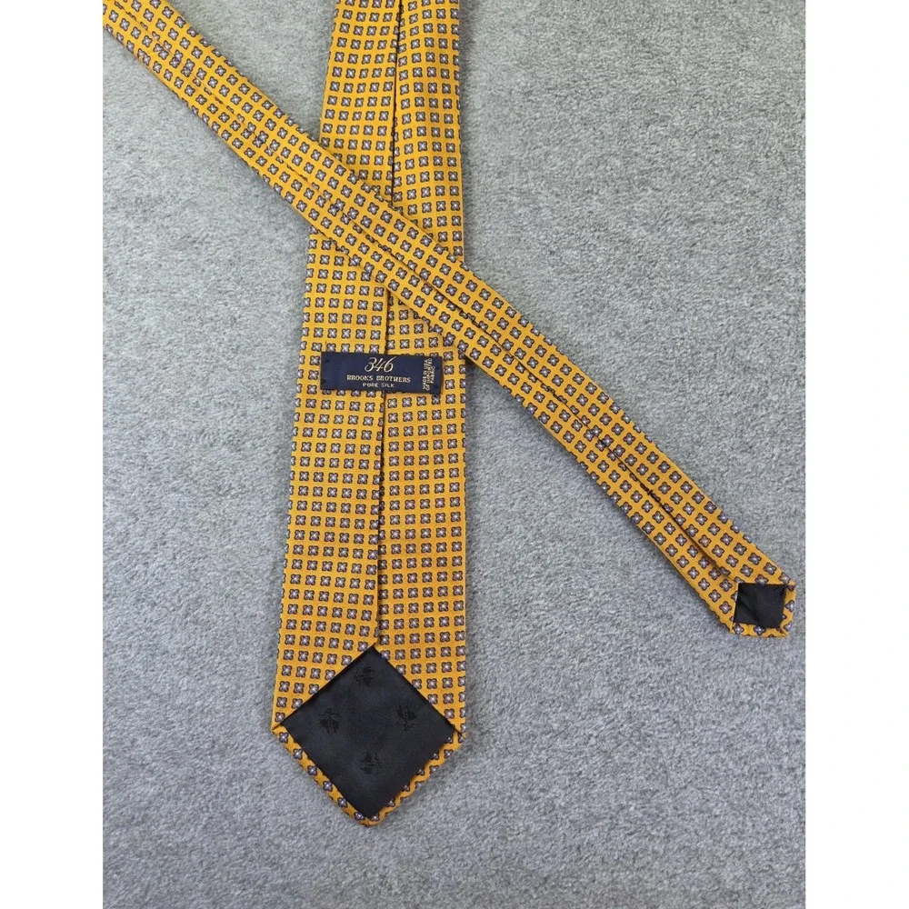 Brooks Brothers 346 Tie Mustard Gold Foulard Ivy League Preppy  Geometric Print